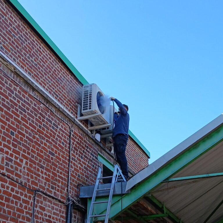 Entretien groupe extérieur Clément Entretien groupe extérieur Clément